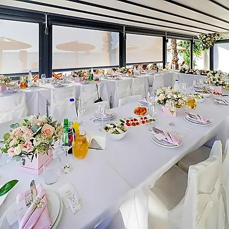 מלון Evlogia Seafront And Anex By Greek Pride 4*